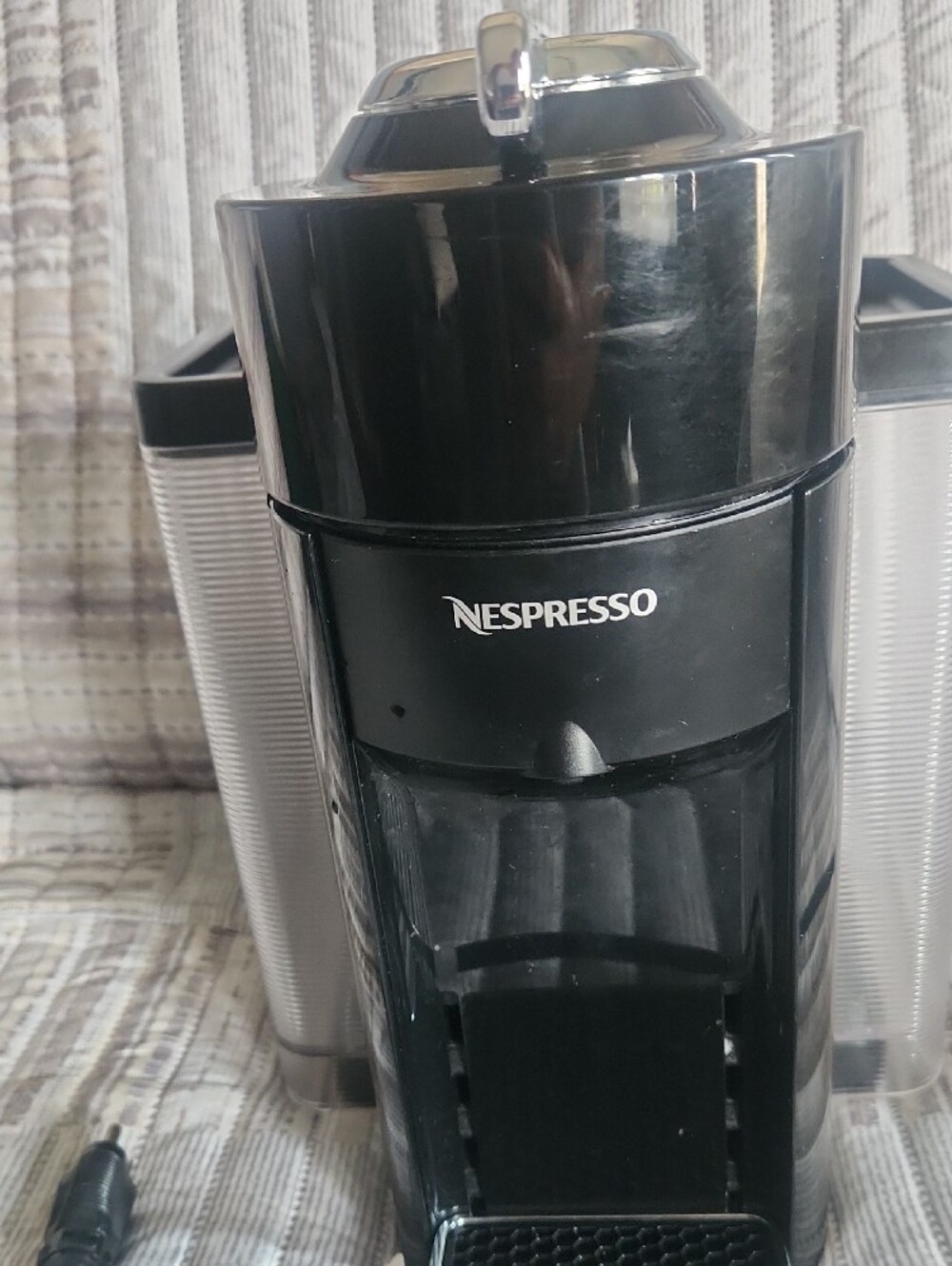 Coffee Machine Nespresso - Picture 2 of 12